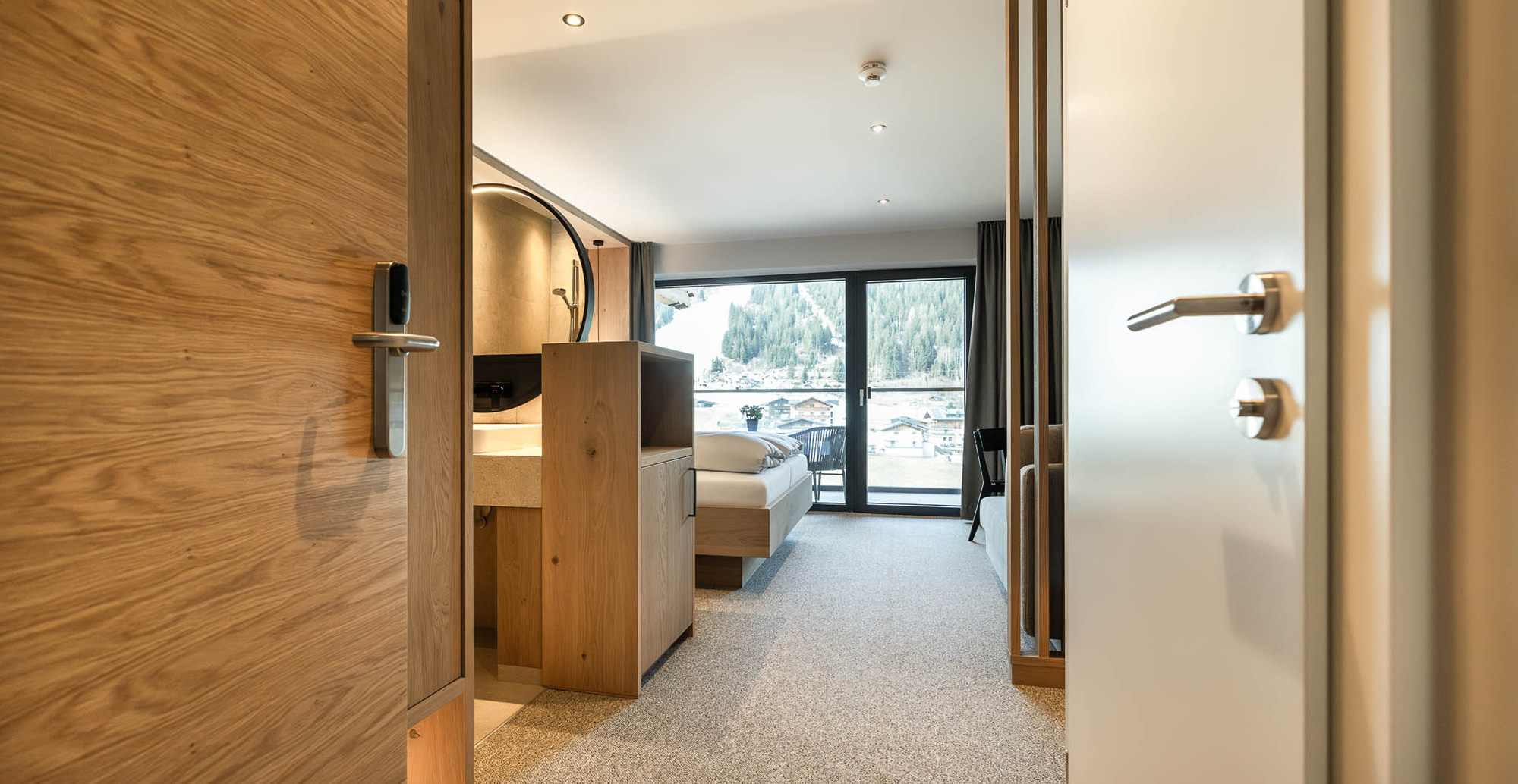 Komfortabel eingerichtete Zimmer mit traumhaftem Panoramablick auf Flachau