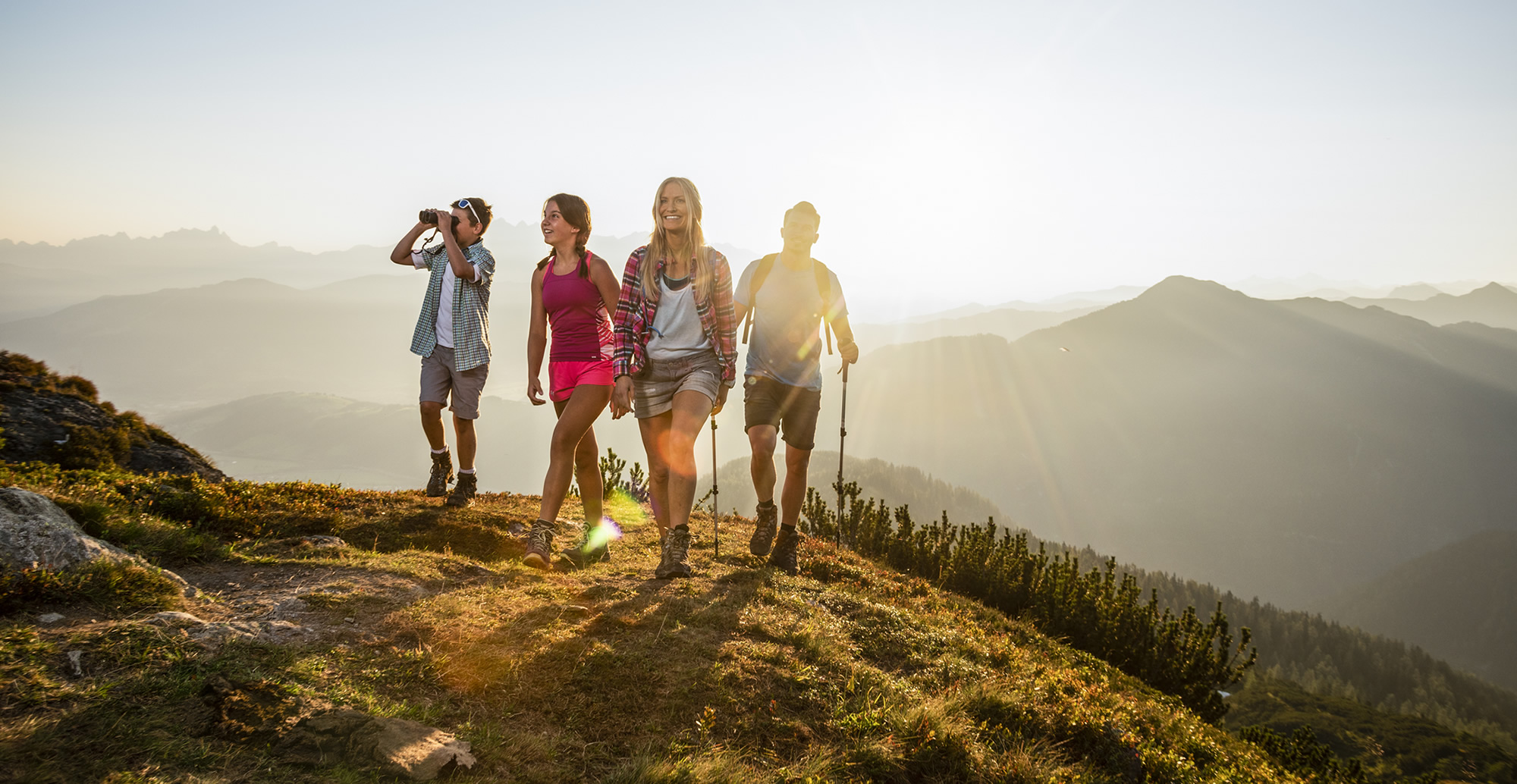 Sportlich unterwegs beim Wandern in den Bergen rund um Flachau